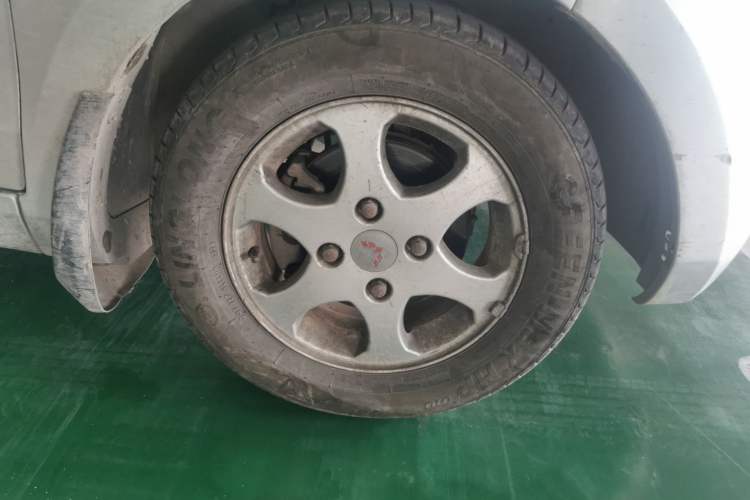 Used Wuling Hongguang 2010 1.4L Standard Version Right Front Wheel Hub