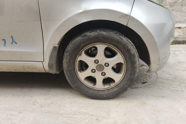 Used Wuling Hongguang 2010 1.2L Standard Version China IV Right Front Wheel Hub