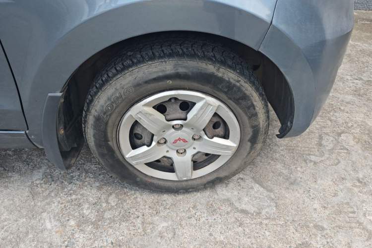 Used Wuling Hongguang 2010 1.2L Base Version China IV Standard Right Front Wheel Hub