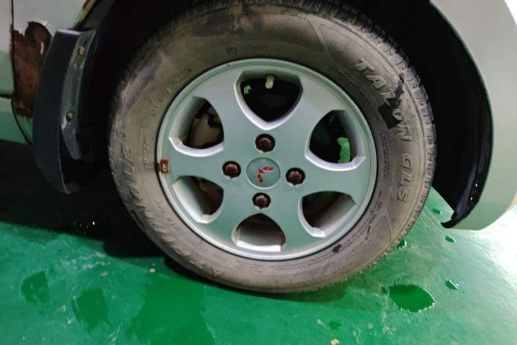 Used Wuling Hongguang 2010 1.2L Standard Version China IV Right Front Wheel Hub