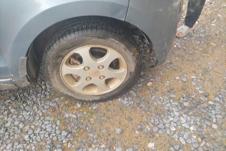 Used Wuling Hongguang 2010 1.4L Standard Version Right Front Wheel Hub