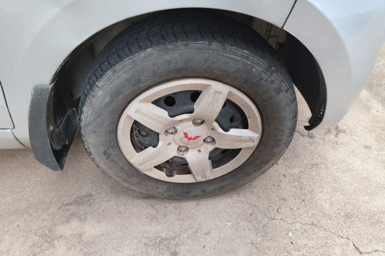 Used Wuling Hongguang 2010 1.4L Base Version Right Front Wheel Hub