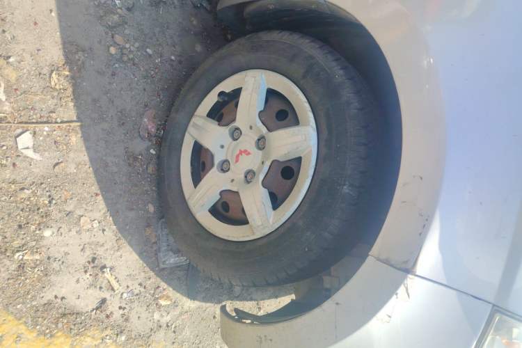 Used Wuling Hongguang 2010 1.2L Base Version China IV Standard Right Front Wheel Hub