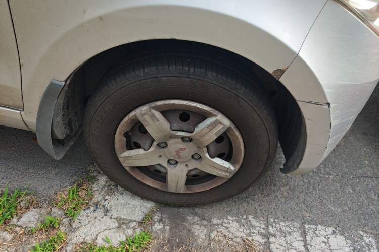 Used Wuling Hongguang 2010 1.2L Base Version China IV Standard Right Front Wheel Hub