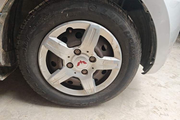 Used Wuling Hongguang 2010 1.2L Base Version China IV Standard Right Front Wheel Hub