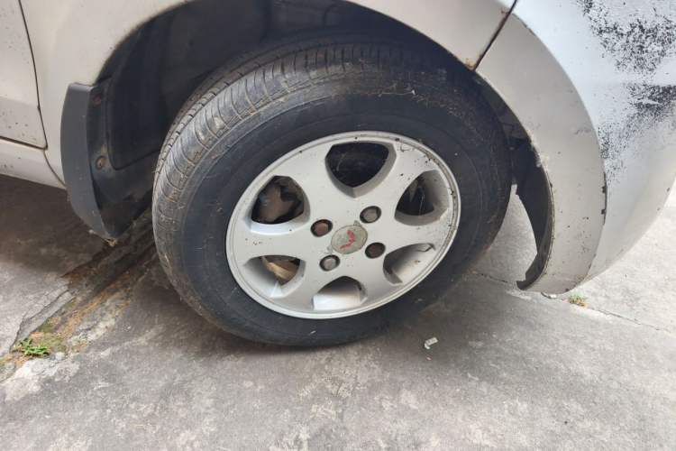 Used Wuling Hongguang 2010 1.2L Standard Version China IV Right Front Wheel Hub