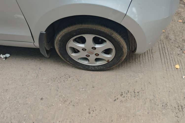Used Wuling Hongguang 2010 1.2L Comfort Edition China IV Right Front Wheel Hub