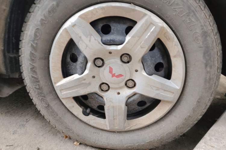 Used Wuling Hongguang 2010 1.2L Base Version China IV Standard Right Front Wheel Hub