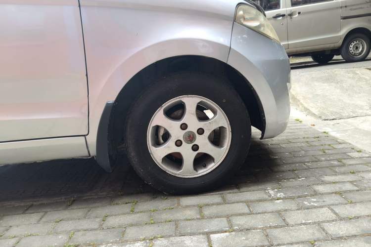 Used Wuling Hongguang 2010 1.4L Luxury Model Right Front Wheel Hub