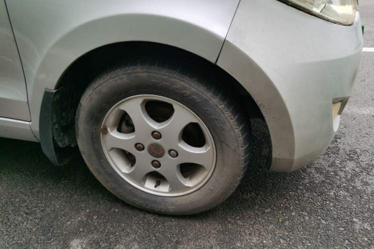 Used Wuling Hongguang 2010 1.4L Standard Version Right Front Wheel Hub