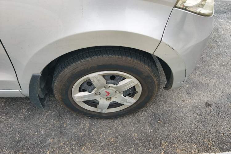 Used Wuling Hongguang 2010 1.2L Base Version China IV Standard Right Front Wheel Hub
