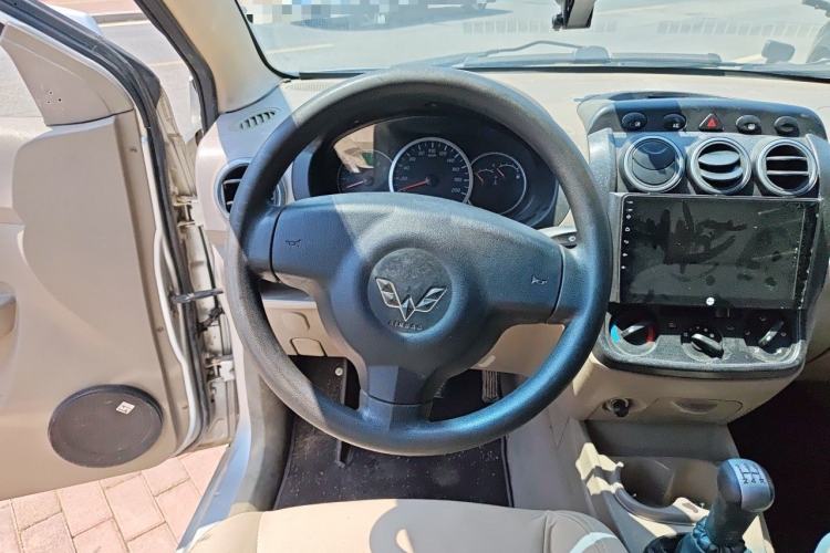 Used Wuling Hongguang 2010 1.2L Comfort Edition China IV Steering Wheel
