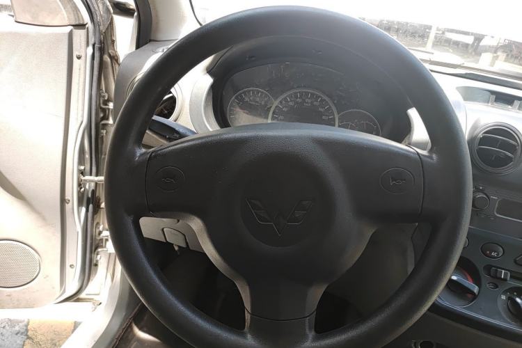 Used Wuling Hongguang 2010 1.2L Base Version China IV Standard Steering Wheel