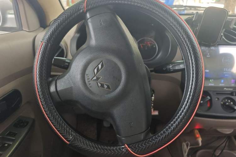 Used Wuling Hongguang 2010 1.2L Comfort Edition China IV Steering Wheel