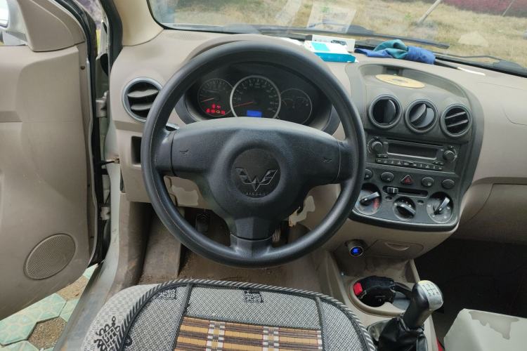 Used Wuling Hongguang 2010 1.2L Comfort Edition China IV Steering Wheel