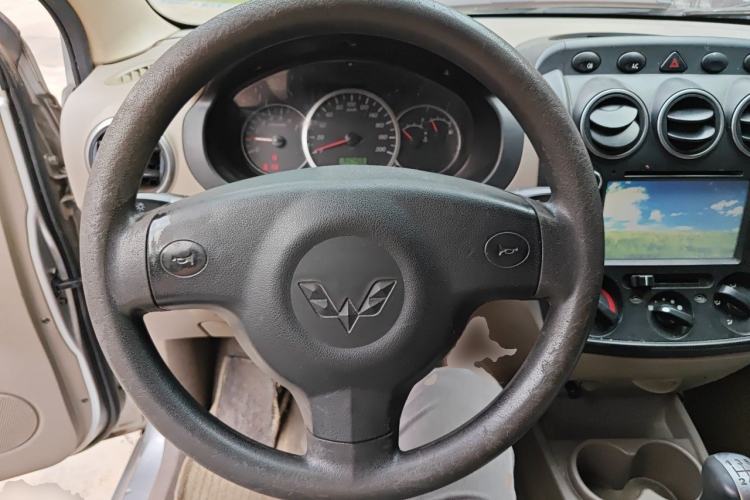 Used Wuling Hongguang 2010 1.2L Base Version China IV Standard Steering Wheel