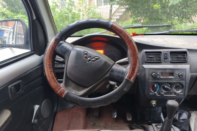 Used Wuling Hongguang 2010 1.2L Base Version China IV Standard Steering Wheel