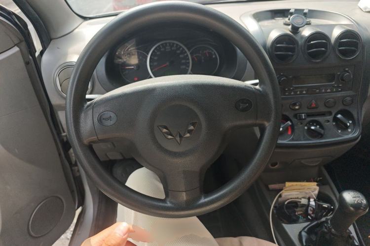 Used Wuling Hongguang 2010 1.2L Base Version China IV Standard Steering Wheel