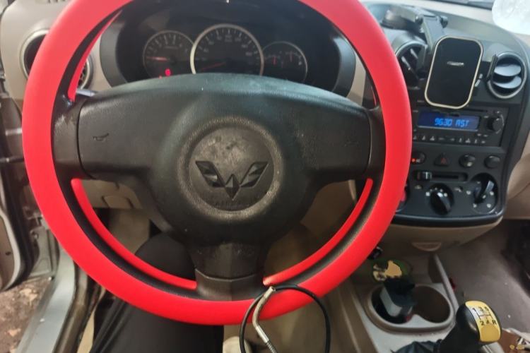 Used Wuling Hongguang 2010 1.2L Comfort Edition China IV Steering Wheel