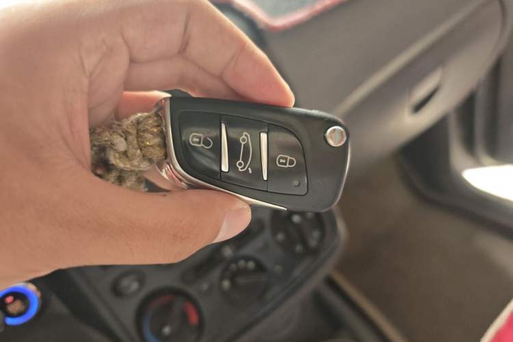 Used Wuling Hongguang 2010 1.2L Base Version China IV Standard Vehicle Key