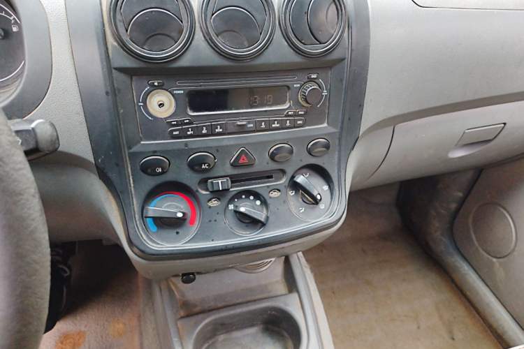 Used Wuling Hongguang 2010 1.2L Base Version China IV Standard Audio And AC Panel