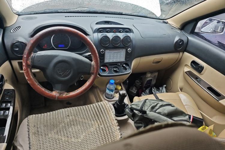 Used Wuling Hongguang 2010 1.4L Luxury Model Center Console