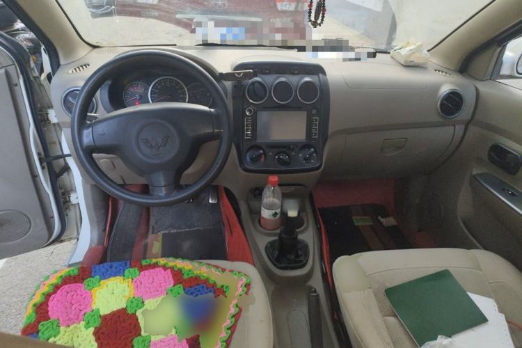 Used Wuling Hongguang 2010 1.2L Comfort Edition China IV Center Console