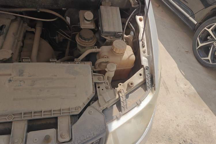 Used Wuling Hongguang 2010 1.2L Base Version China IV Standard Engine Bay Left