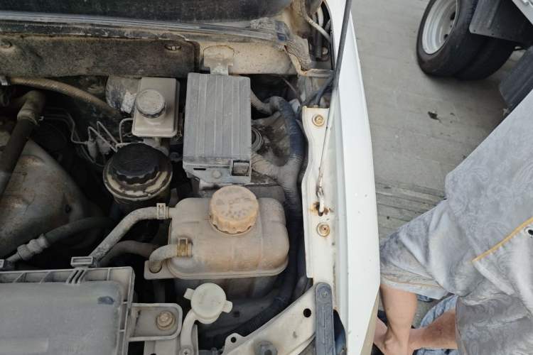 Used Wuling Hongguang 2010 1.2L Practical Version China IV Engine Bay Left
