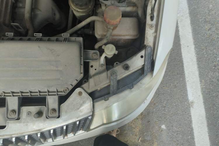 Used Wuling Hongguang 2010 1.2L Comfort Edition China IV Engine Bay Left