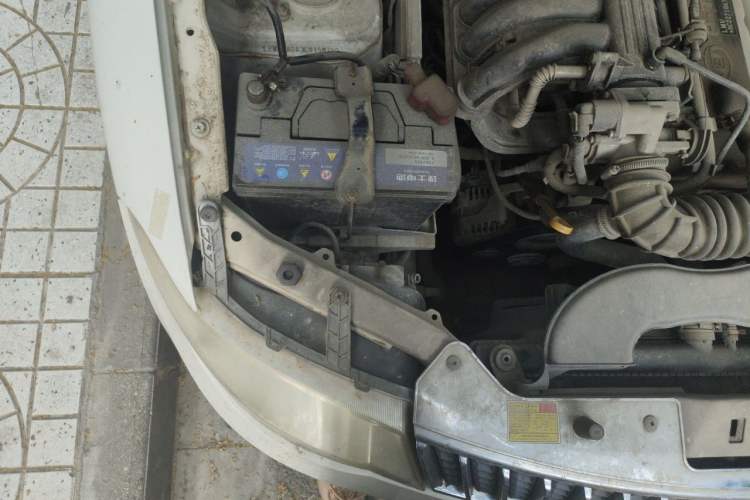 Used Wuling Hongguang 2010 1.2L Comfort Edition China IV Engine Bay Right