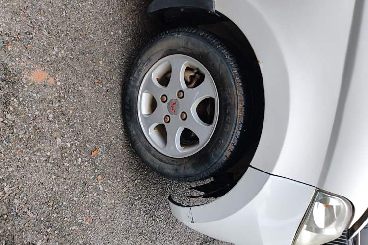 Used Wuling Hongguang 2010 1.2L Base Version China IV Standard Right Front Wheel Hub
