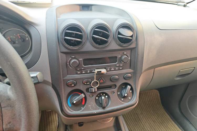 Used Wuling Hongguang 2010 1.4L Practical Version Audio And AC Panel