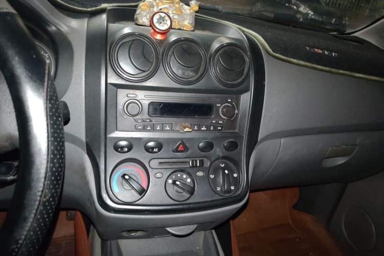 Used Wuling Hongguang 2010 1.2L Base Version China IV Standard Audio And AC Panel