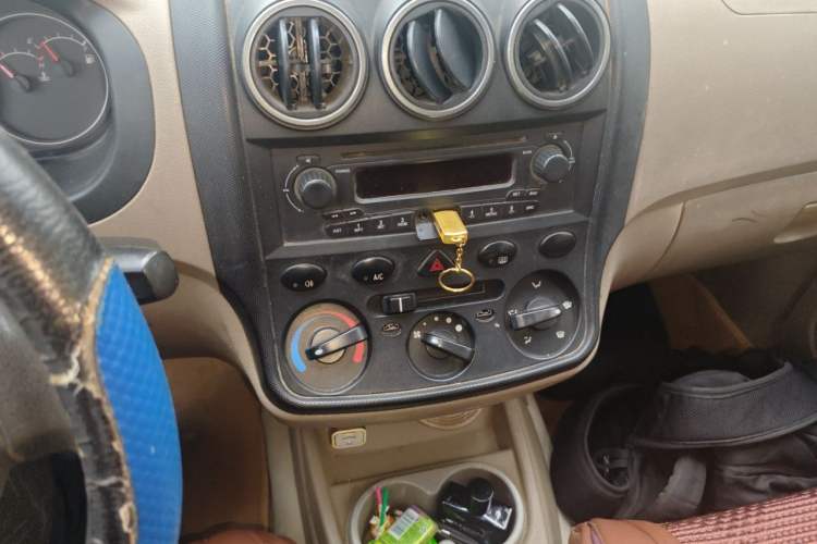 Used Wuling Hongguang 2010 1.2L Standard Version China IV Audio And AC Panel