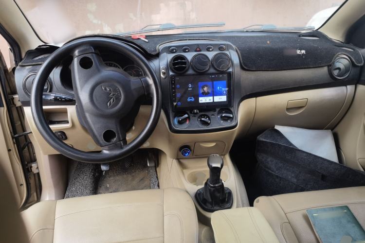 Used Wuling Hongguang 2010 1.4L Luxury Model Center Console