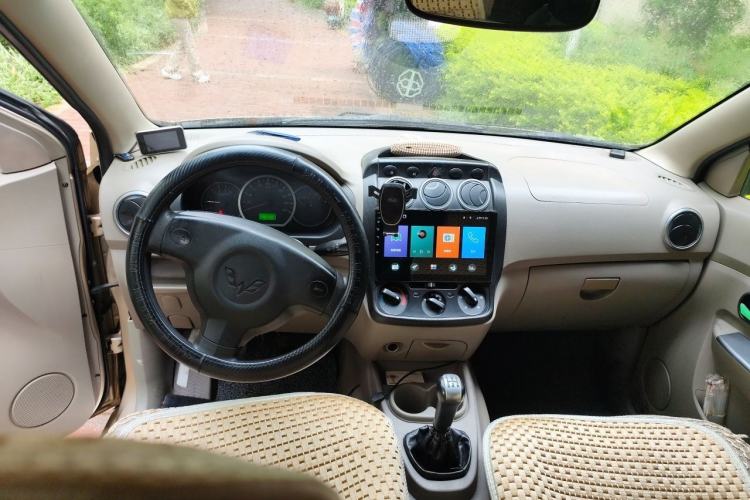 Used Wuling Hongguang 2010 1.4L Standard Version Center Console