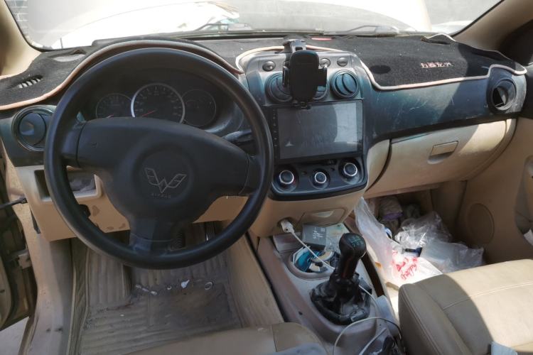 Used Wuling Hongguang 2010 1.4L Luxury Model Center Console