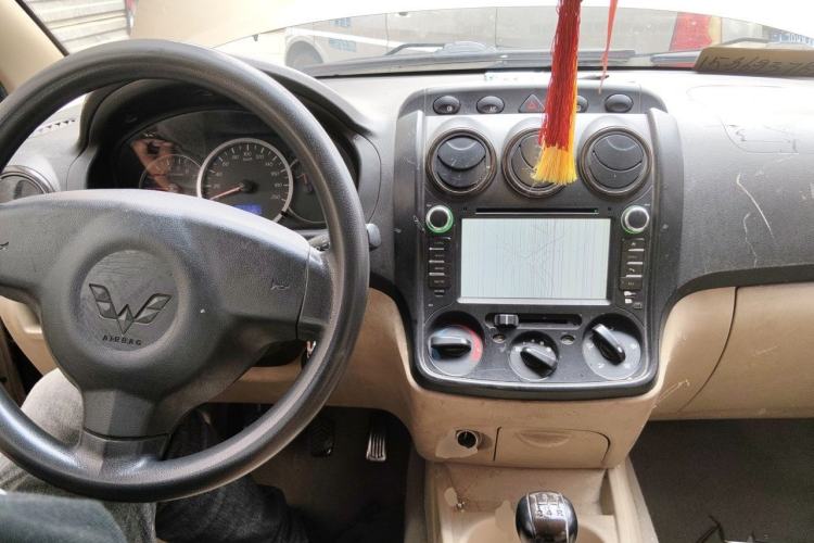 Used Wuling Hongguang 2010 1.4L Luxury Model Center Console