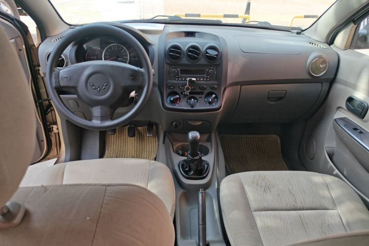 Used Wuling Hongguang 2010 1.4L Practical Version Center Console