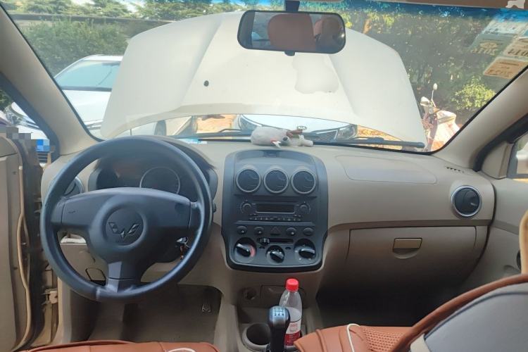 Used Wuling Hongguang 2010 1.2L Practical Version China IV Center Console
