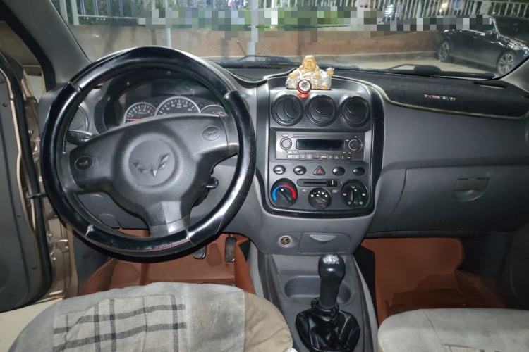 Used Wuling Hongguang 2010 1.2L Base Version China IV Standard Center Console
