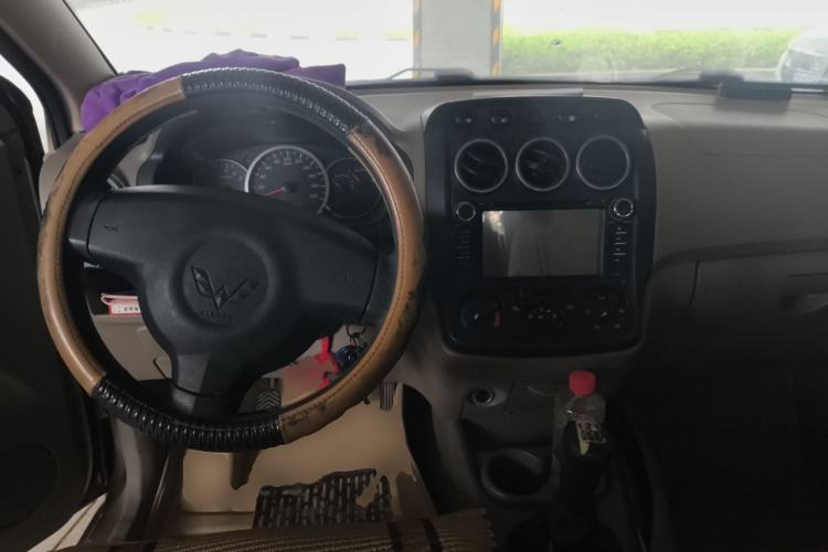 Used Wuling Hongguang 2010 1.2L Comfort Edition China IV Center Console
