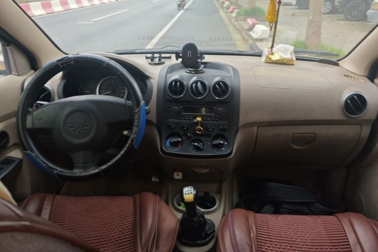 Used Wuling Hongguang 2010 1.2L Standard Version China IV Center Console