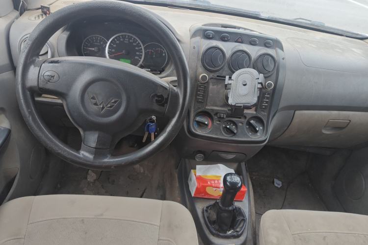 Used Wuling Hongguang 2010 1.2L Base Version China IV Standard Center Console