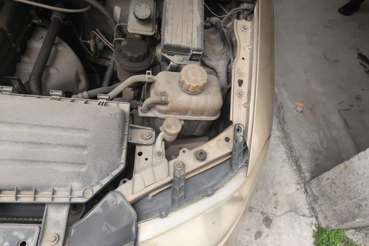 Used Wuling Hongguang 2010 1.2L Base Version China IV Standard Engine Bay Left