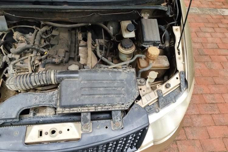 Used Wuling Hongguang 2010 1.4L Standard Version Engine Bay Left