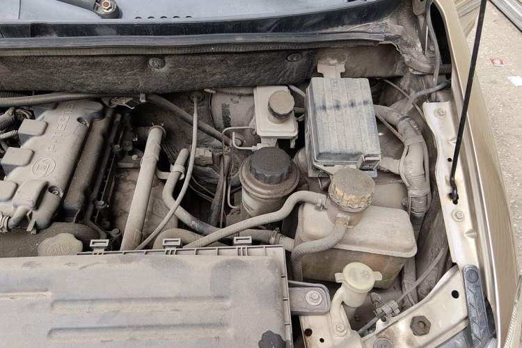 Used Wuling Hongguang 2010 1.4L Luxury Model Engine Bay Left