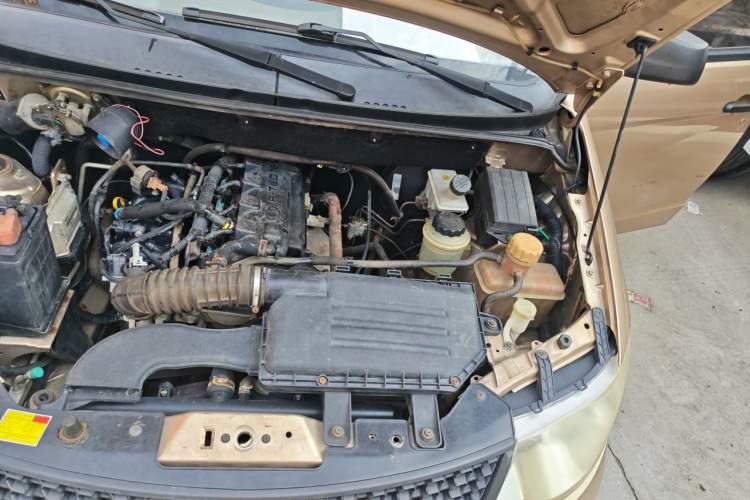 Used Wuling Hongguang 2010 1.4L Practical Version Engine Bay Left