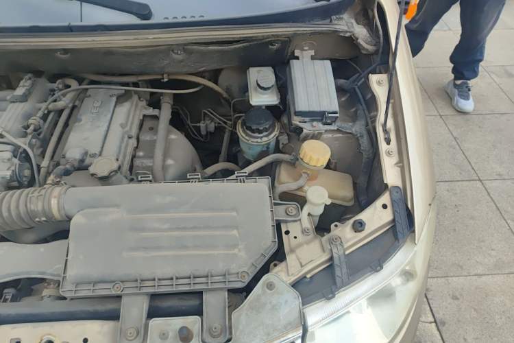 Used Wuling Hongguang 2010 1.2L Practical Version China IV Engine Bay Left